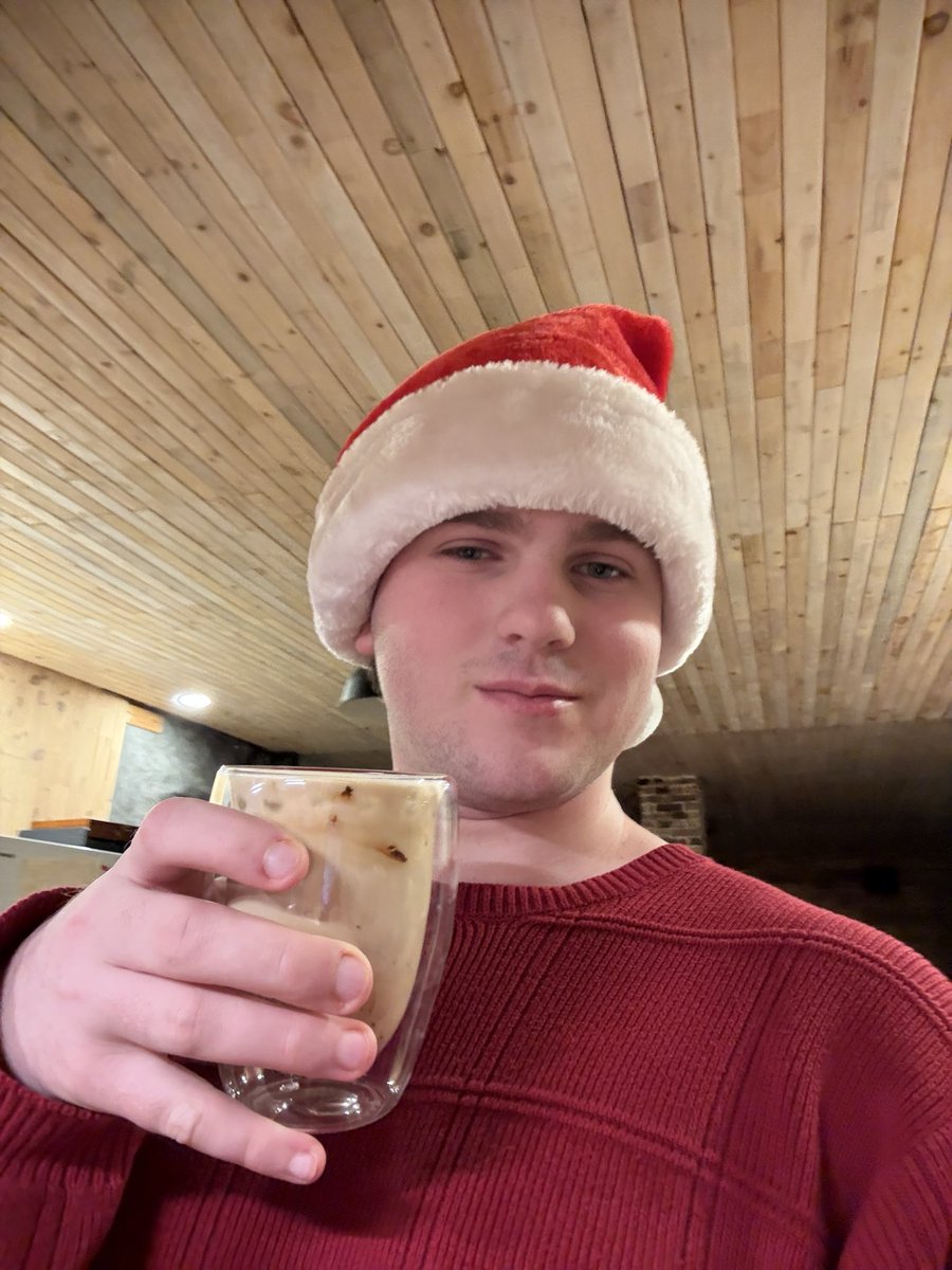 Kaedensmain22's tweet photo. Merry Christmas yall 🤍❄️ https://t.co/FAFzYbXdsh