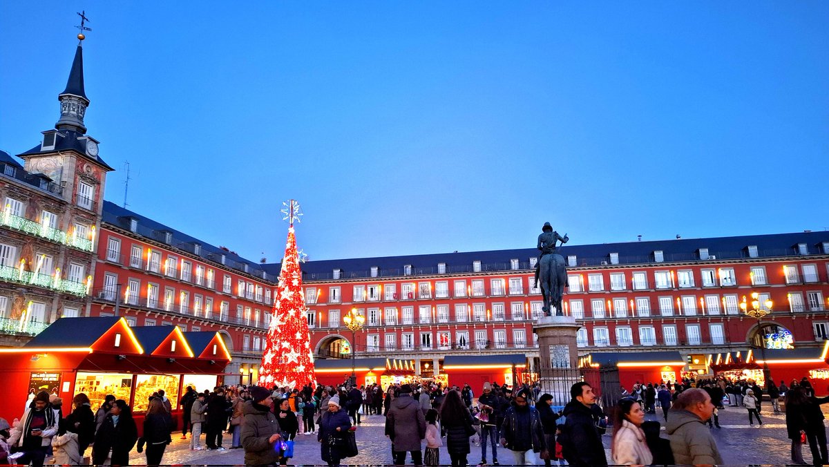 tromichi1213's tweet photo. ファンタジーの世界のようなXmas Market🎄✨️ https://t.co/I4ndVF8CpT