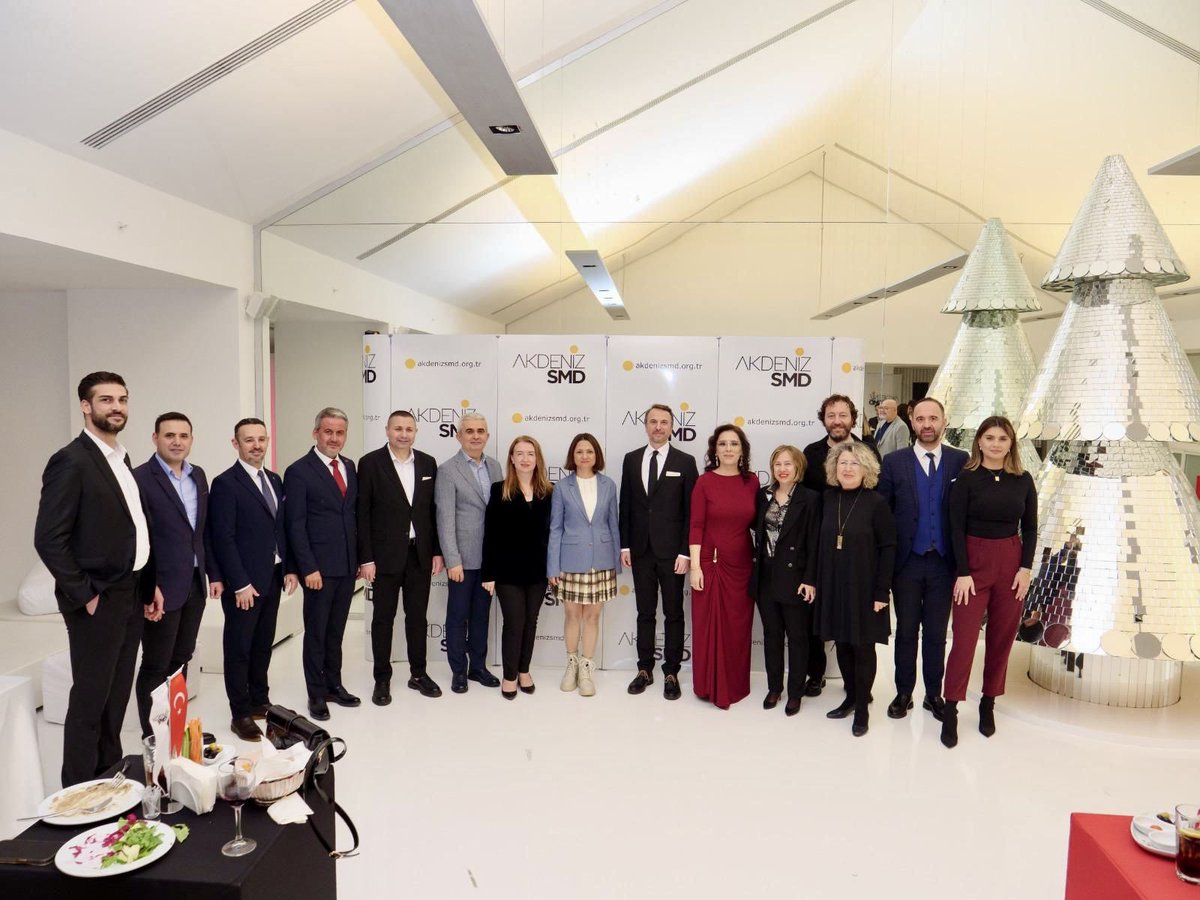 antikad_'s tweet photo. Sivil toplumun bir araya geldiğinde yarattığı etki, yalnızca bugünü değil geleceği de dönüştürür.

Meslek odaları, dernekler ve iş dünyası paydaşlarının aynı zeminde buluşması; dayanışmayı güçlendiren, ortak aklı büyüten ve toplumsal faydayı çoğaltan güçlü bir sinerji yaratır. https://t.co/YXt6DOBXQa