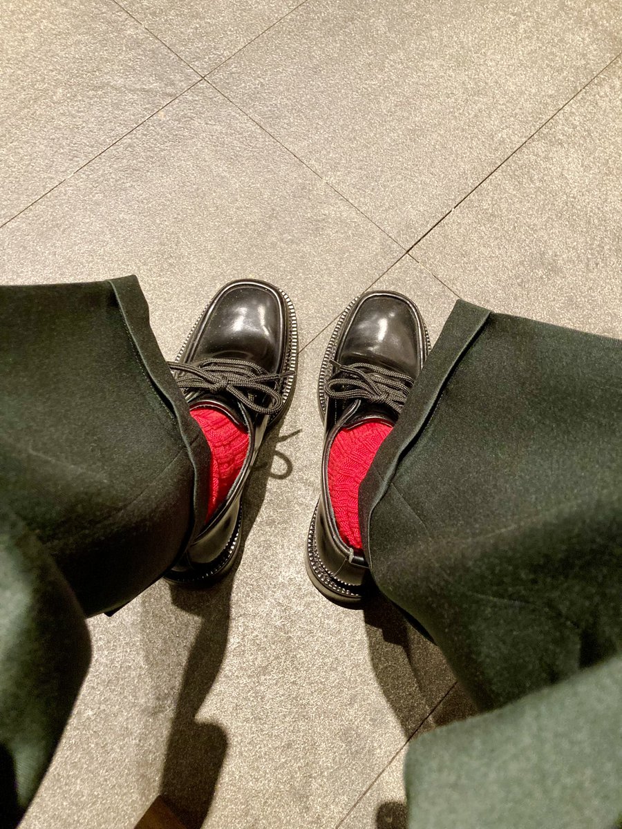 メリークリスマス昌磨くん

緑のパンツに赤の靴下だけど、ちゃんと地に足ついてるよ