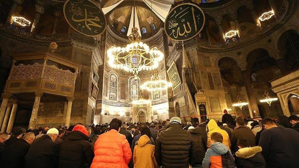 Kurtipek7914's tweet photo. “Duaların gökyüzüne yükseldiği, günahların affolunduğu bu gece hürmetine Rabbim sizi ve sevdiklerinizi hayırlı dualarla bereketlendirsin. Kalbinizdeki tüm hayırlı duaları kabul eylesin. “Kandiliniz mübarek olsun.” https://t.co/vF9y2Tcwht