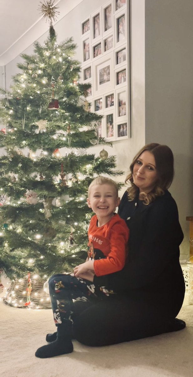murrellst3's tweet photo. Merry Christmas from Me and my best mate 🎄 https://t.co/eYYzkiZfF4