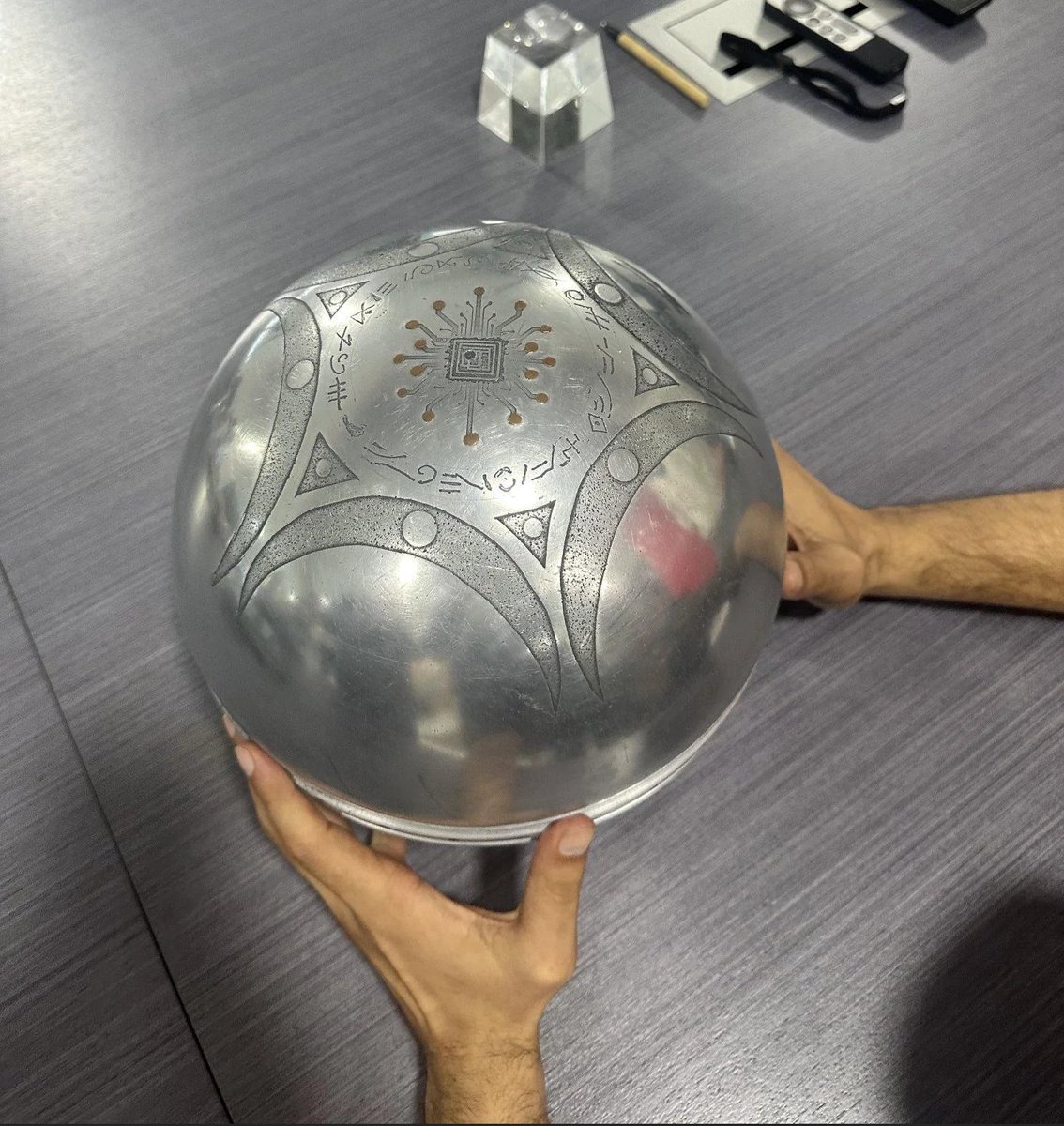 uBF2fV1cVQxRjQo's tweet photo. A Japanese television station broadcast a technical explanation by researchers studying the Buga spheres in Colombia.
These spheres are seamless, lacking any welding marks, and surpass human technology.
#Buga #spheres https://t.co/KVDrA4rElU