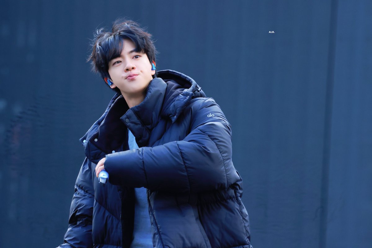 🤍💜 Happy Holiday 🎄🎁

#방탄소년단진 #김석진 #석진 #진 #BTSJIN #JIN <a href="/BTS_twt/">방탄소년단</a>