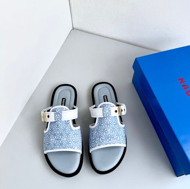 zelouver's tweet photo. Affordable local sandals that still look this good — all under 100k

a thread https://t.co/D69f9brQB1
