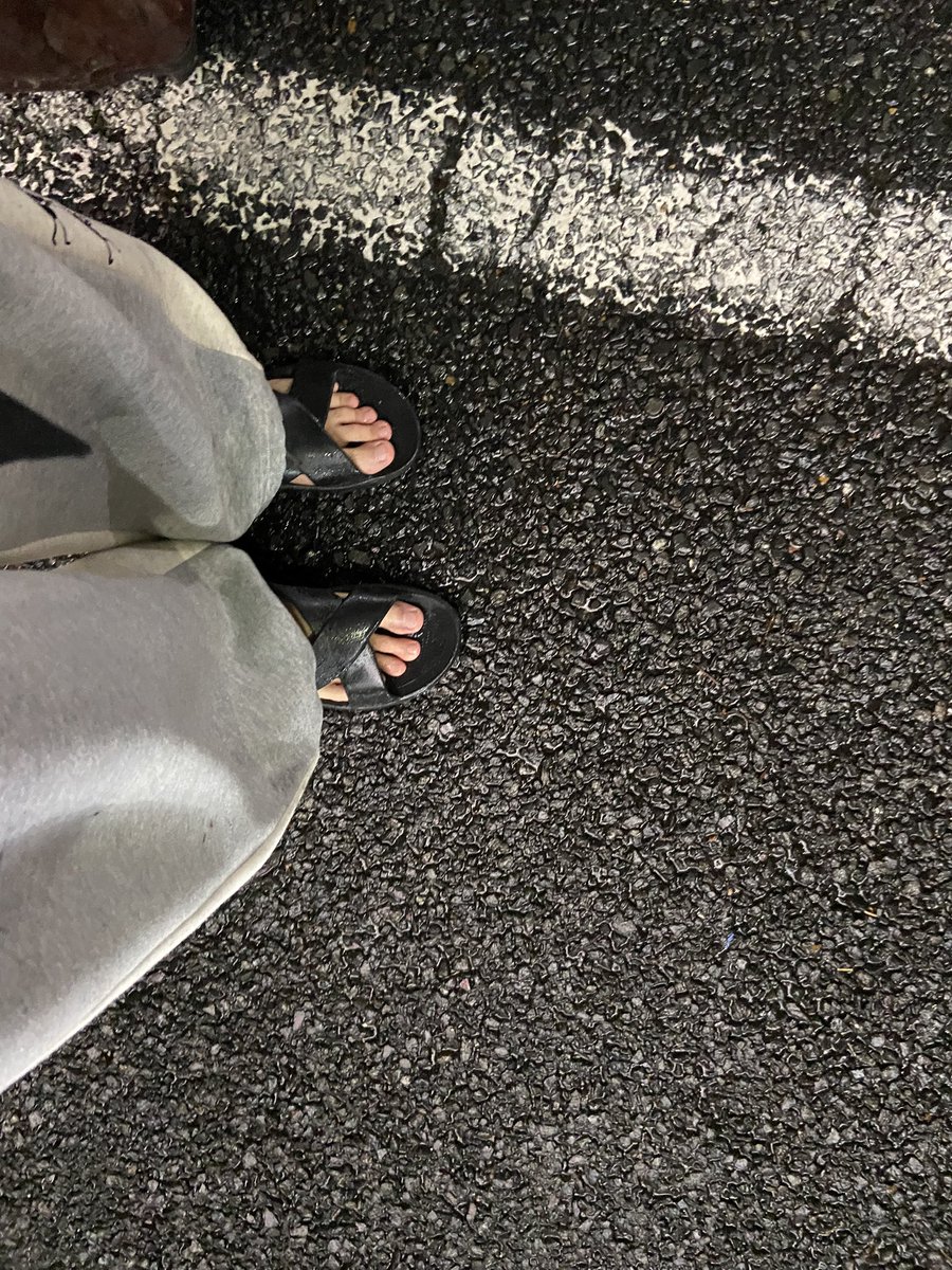 いまから新潟に行く格好ではない、