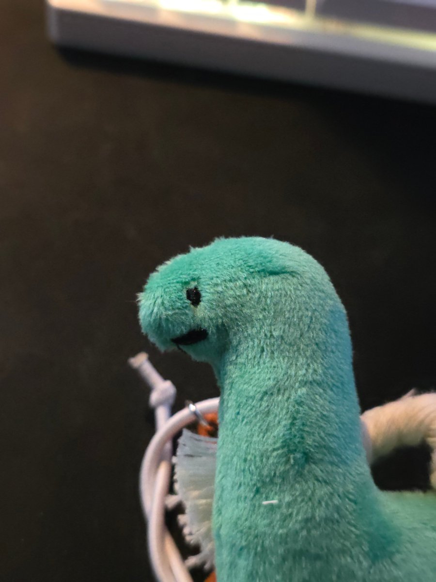 기여워서 샀는데 크리스마스에온 액막이 인형 조구만..
크리스마스 선물이 되어버렸다!