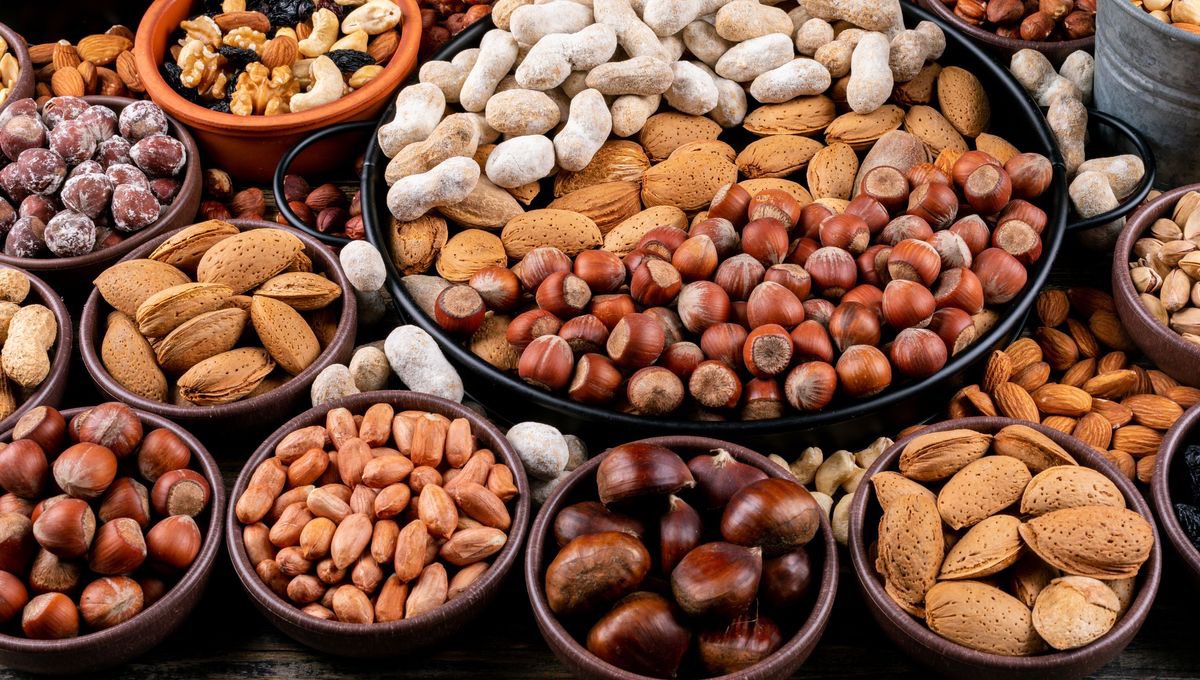 FLAHAULT's tweet image. Amateurs de noix, noisettes, pistaches et autres fruits à coques (sans sel), une vaste étude britannique portant sur plus de 50’000 participants suivis 7 ans, a montré que leur consommation 30g/j était associée à une réduction de 12% du risque de démence.
link.springer.com/article/10.100…