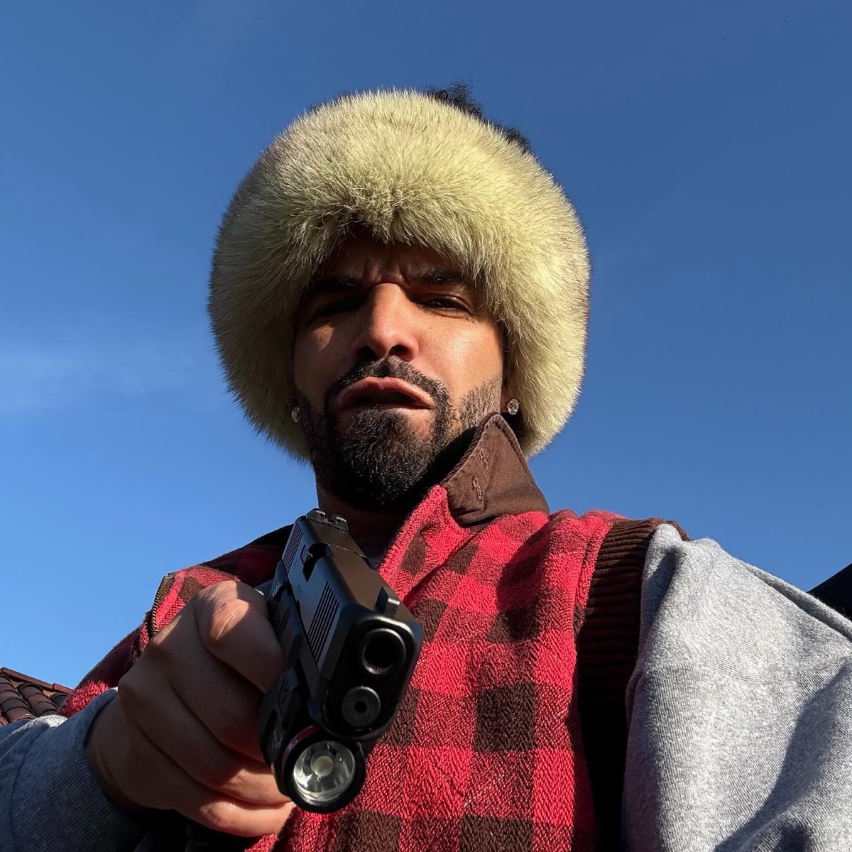 Kurrco's tweet image. Drake via IG 🤳