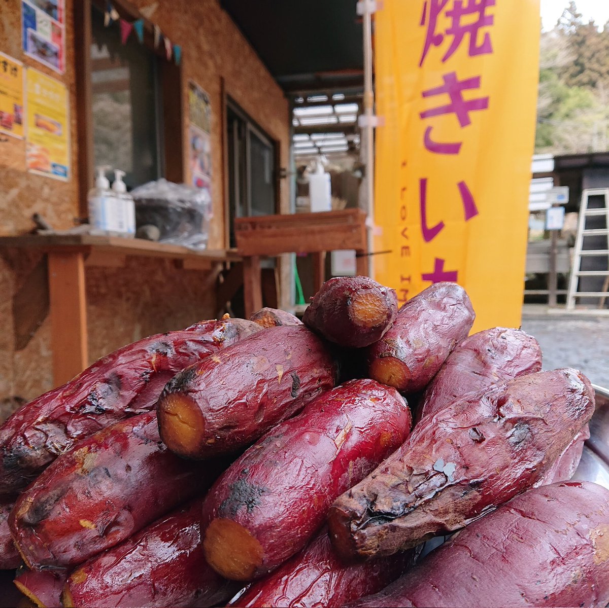 今年も奈良子名物「焼きいも」はじめました！
ねっとり食感濃厚な甘みをお楽しみください！
ご来場時にご注文ください！
木村拓哉さんのYouTubeチャンネル「木村さ〜〜ん！」で木村拓哉さん、堂本剛さんに食べて頂いた焼きいもです
ネット通販でも購入できます
↓↓↓