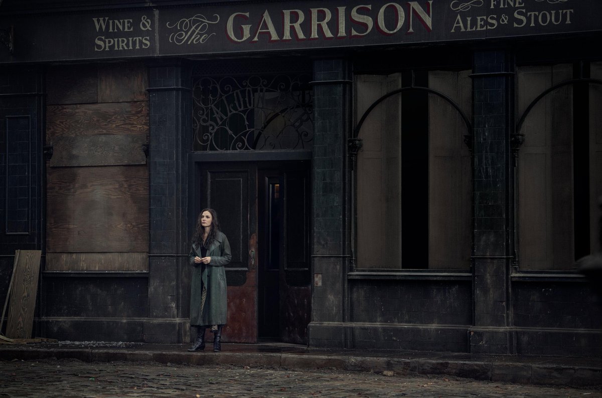 DiscussingFilm's tweet image. New look at Cillian Murphy and Rebecca Ferguson in the ‘PEAKY BLINDERS’ movie

Releasing March 20 on Netflix