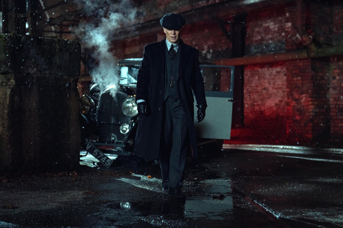 DiscussingFilm's tweet image. New look at Cillian Murphy and Rebecca Ferguson in the ‘PEAKY BLINDERS’ movie

Releasing March 20 on Netflix