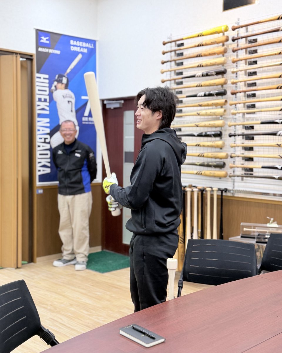 長岡秀樹選手(東京ヤクルトスワローズ)が ミズノ養老工場に来工