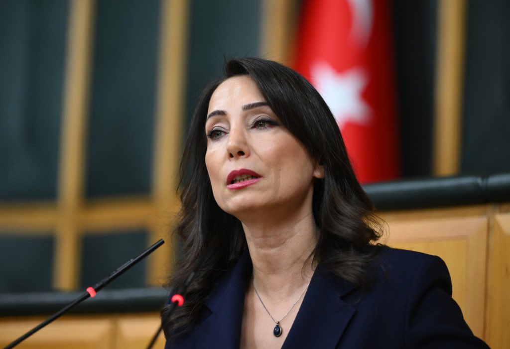 aykiricomtr's tweet image. DEM’den yeni talep. Tülay Hatimoğulları: 

“Kürtler kamusal alanda Kürtçe Kur'an okuyabilmeli, Kürtçe vaaz verebilmelidir.”