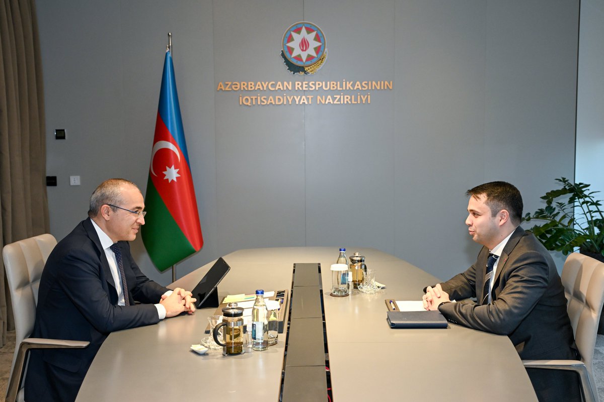 azpromoaz's tweet image. İqtisadiyyat naziri Mikayıl Cabbarov (@MikayilJabbarov) dördüncü “Yüksəliş” (@yukselish_az) müsabiqəsinin qalibləri Toğrul Yaqublu və Təbriz Əmmayevlə görüşlər keçirib.

Ətraflı – shorturl.at/gvQXh

#EconomyAz