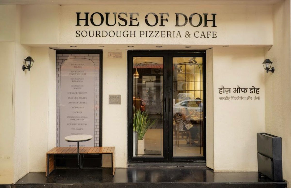 T 5606 - Its Christmas time .. Merry Christmas 🎅 .. The smell of fresh dough, the special breads, and the warmth of a holiday kitchen ..  The cookies are DELICIOUS  .. ordered some today from #HouseofDoh 😃😋😋 .. go for it ..

खूब खाये cookie  अभी अभी मँगवा के  ; 
ज़बान एकदम