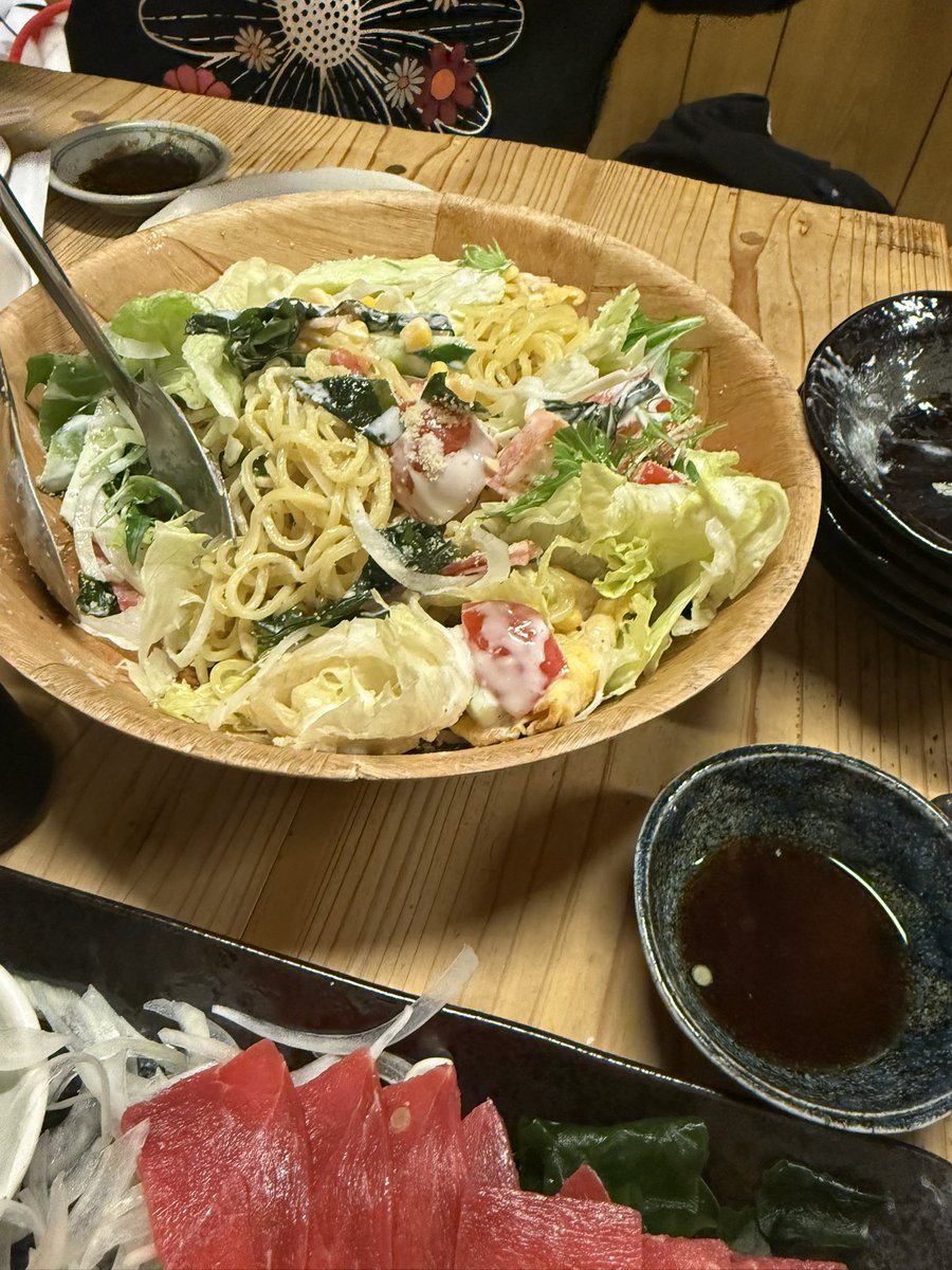 3週間ぶりにお休みを頂きまして那覇に来ております！  家族や親戚とクリスマス🎄🤶北谷町に最高な居酒屋ありました✨ ゴーヤーの白和えも牛刺しもラーメンサラダも全部美味しかった😆 
maps.app.goo.gl/Y6ZDVnBnLqXwEb…