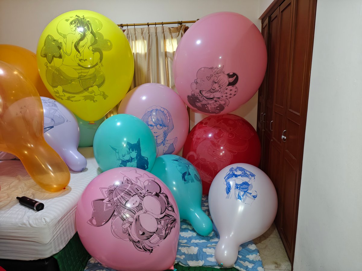 x_varda's tweet image. Year End party~
Thank you to all the sellers and printers that make all these balloons ^w^
@Rokuzon95 make some crazy dangerous necked balloons XD
#八雲屋 #balloons #looner