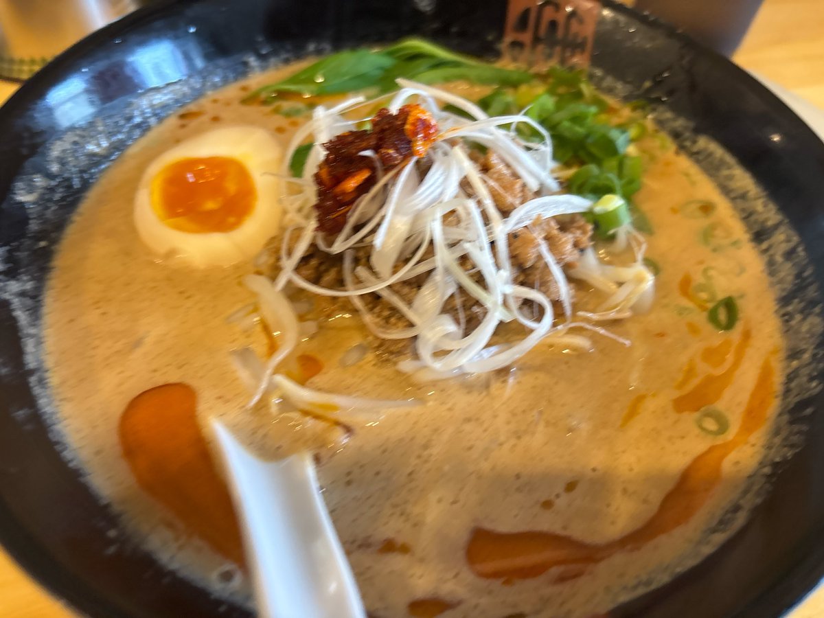 snatchpanman's tweet photo. 広島市上安のラーメンファクトリーさんで塩担々麺

濃厚、とにかく濃厚で甘い
辛み痺れは控えめだがドロスープが食感しっかりの自家製平麺に絡みあげる
ここまでどっぷり担々に浸かれる一杯はなかなかないなー
ボリュームもしっかりで替玉1回で大満足

美味しかった☺️

#広島ラーメン
#広島中華 https://t.co/8a5023WfYG