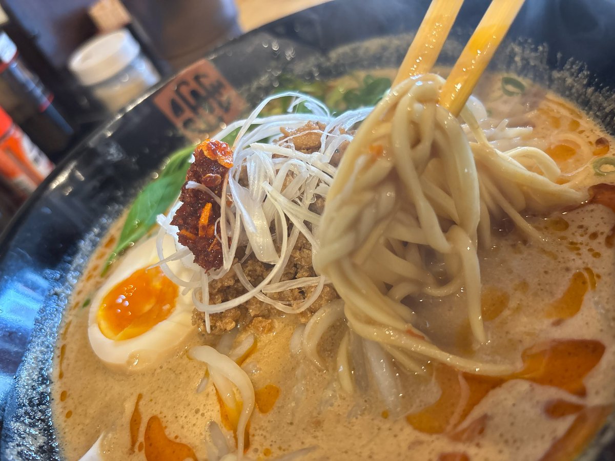 snatchpanman's tweet photo. 広島市上安のラーメンファクトリーさんで塩担々麺

濃厚、とにかく濃厚で甘い
辛み痺れは控えめだがドロスープが食感しっかりの自家製平麺に絡みあげる
ここまでどっぷり担々に浸かれる一杯はなかなかないなー
ボリュームもしっかりで替玉1回で大満足

美味しかった☺️

#広島ラーメン
#広島中華 https://t.co/8a5023WfYG