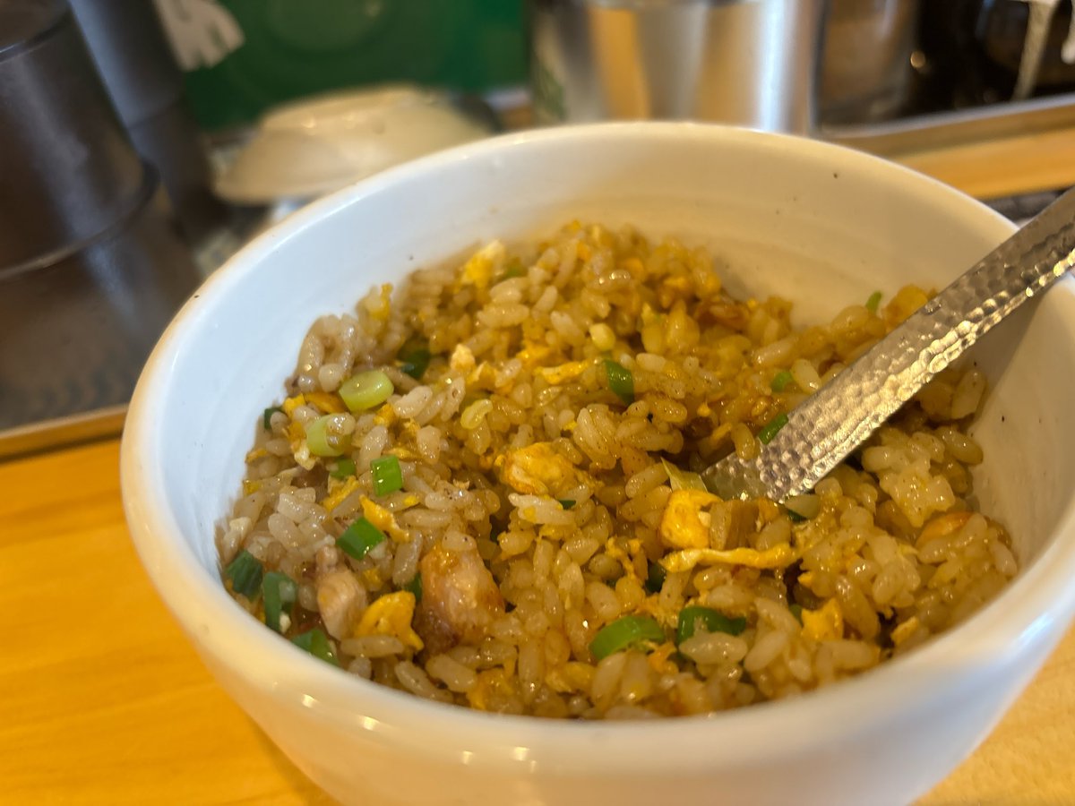 snatchpanman's tweet photo. 広島市上安のラーメンファクトリーさんで塩担々麺

濃厚、とにかく濃厚で甘い
辛み痺れは控えめだがドロスープが食感しっかりの自家製平麺に絡みあげる
ここまでどっぷり担々に浸かれる一杯はなかなかないなー
ボリュームもしっかりで替玉1回で大満足

美味しかった☺️

#広島ラーメン
#広島中華 https://t.co/8a5023WfYG