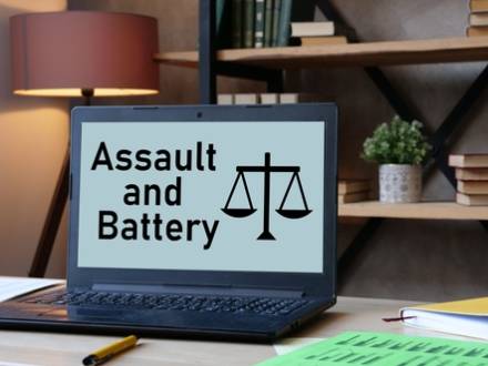 DaviLawGroup's tweet photo. Simple Battery vs Aggravated Battery https://t.co/Bl5gncbGQv https://t.co/bqYAeL7FWl