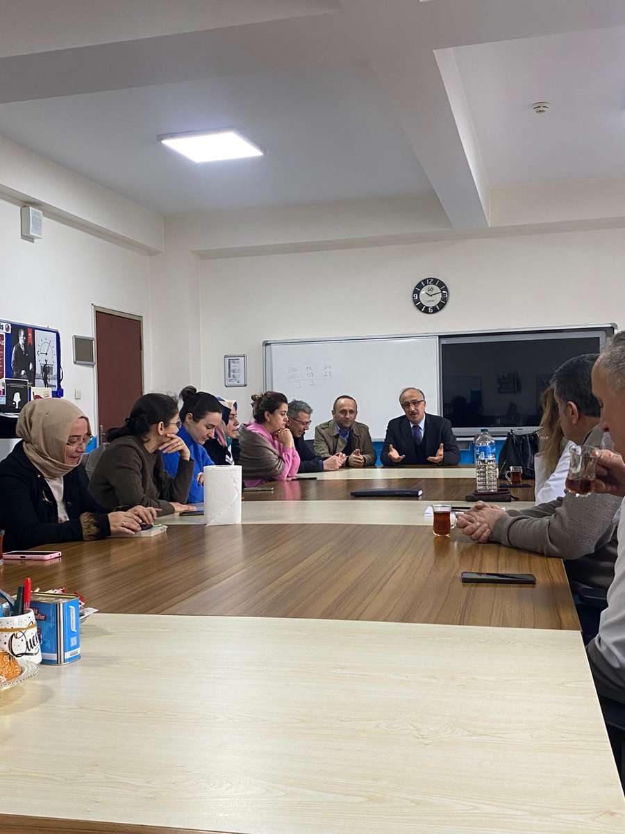 CayeliMem's tweet photo. 📍 Öğretmenler Odası Buluşmaları | 9 Mart İlkokulu

İlçe Millî Eğitim Müdürümüz Muharrem DİNDAR, Öğretmenler Odası Buluşmaları kapsamında 9 Mart İlkokulu öğretmenleriyle bir araya geldi.

#ÖğretmenlerOdasıBuluşmaları #Çayeli #ÇayeliMEM #Eğitim #TürkiyeYüzyılıMaarifModeli https://t.co/3opJNdwpjt