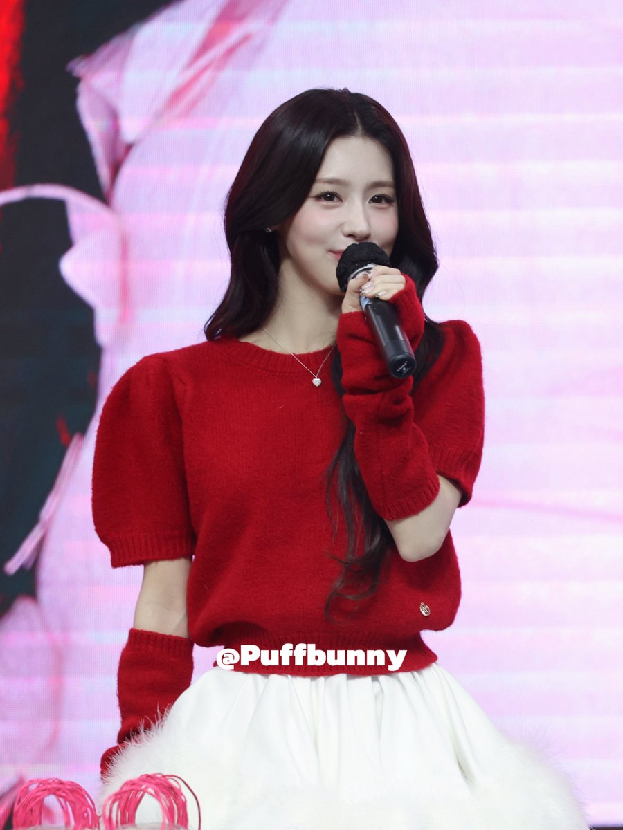 Puffbunny970131's tweet photo. 251225MS

🎄🫎𝕄𝕖𝕣𝕣𝕪 ℂ𝕙𝕣𝕚𝕤𝕥𝕞𝕒𝕤 ⛄️🛷

🍜
#MIYEON #MIYEON_SayMyName #미연 https://t.co/ptZEEKRRKg