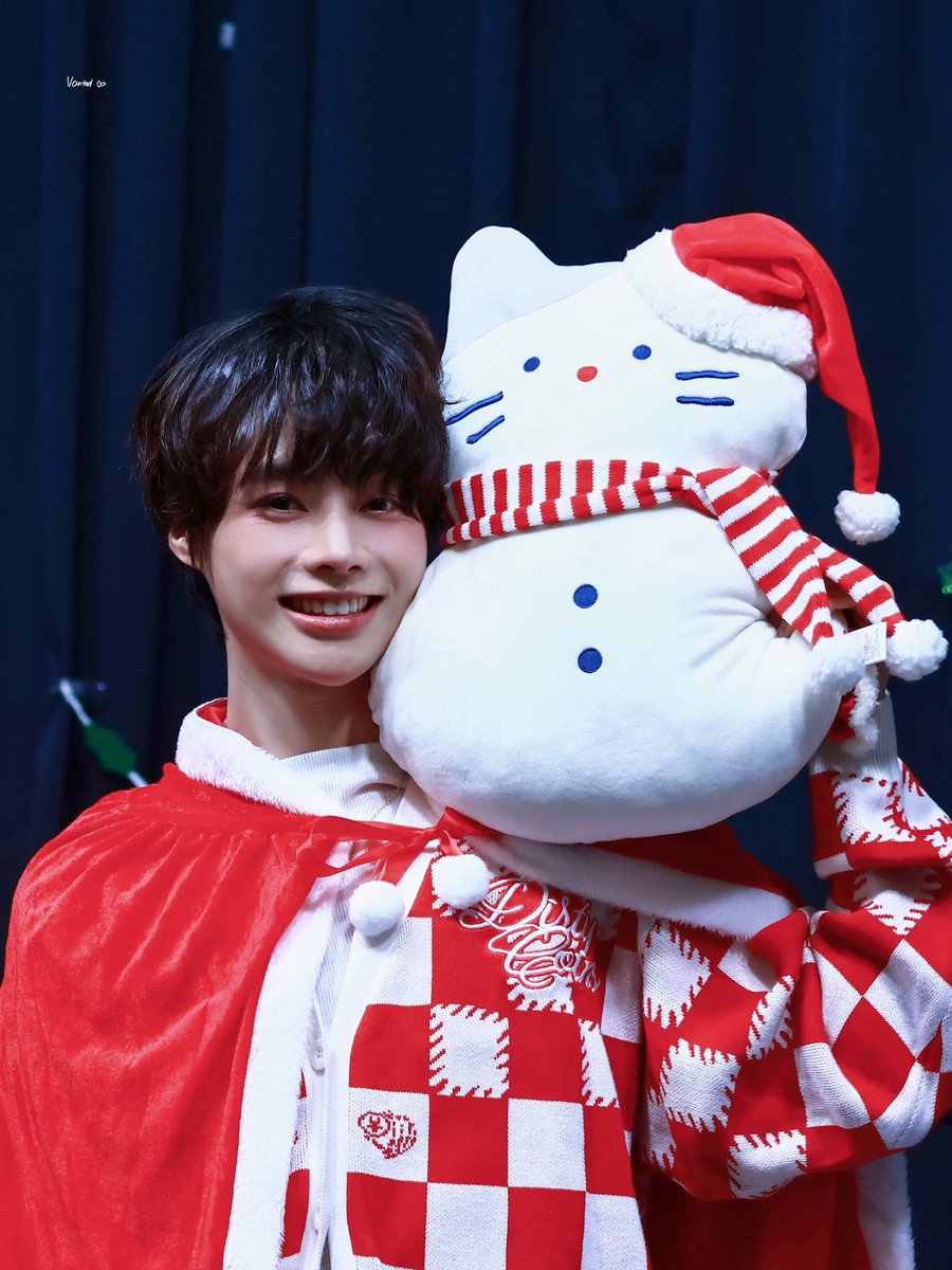 Utopia_BIN's tweet photo. 251224
뮤빗
🎄Merry Christmas ❄️🐱

#한빈 #HANBIN #템페스트 #TEMPEST https://t.co/TGtNgisPDB