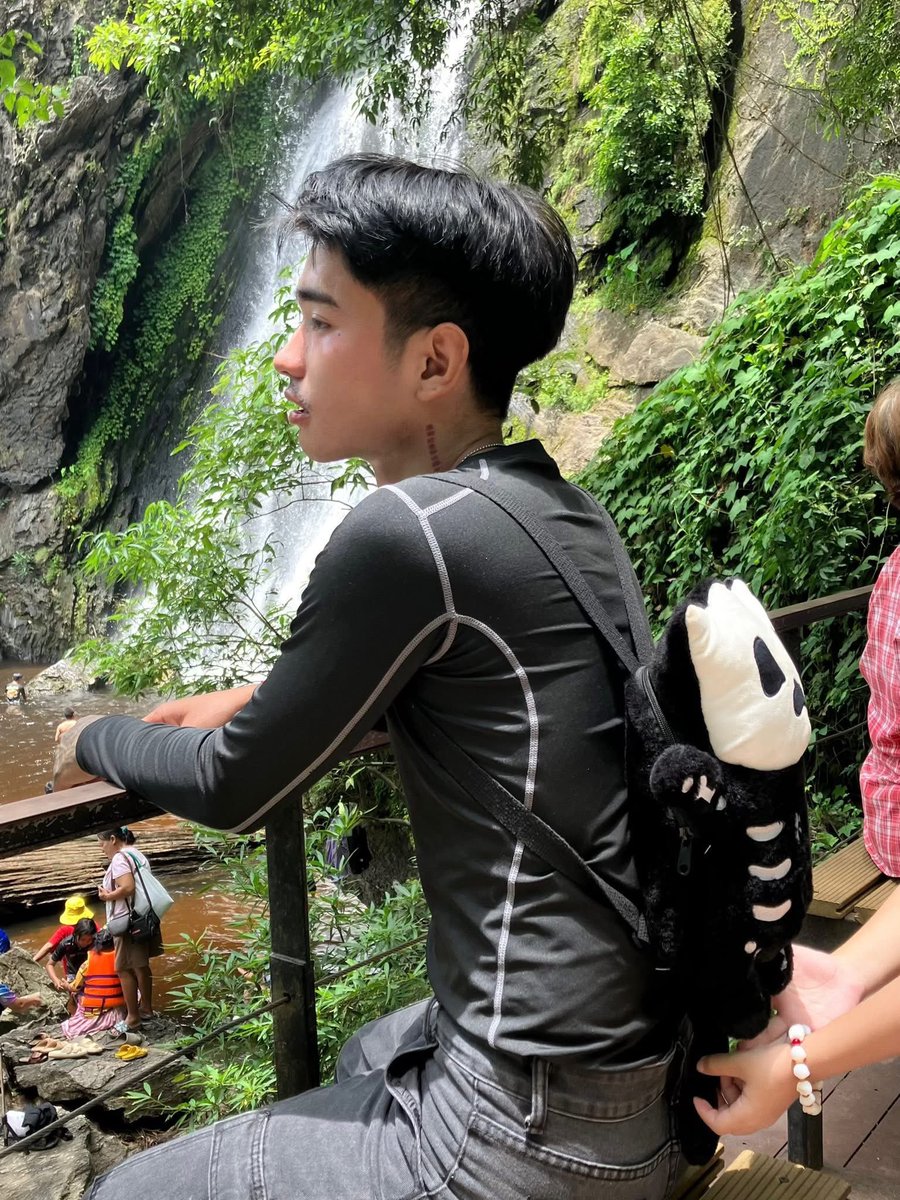 imwinter7y's tweet photo. เหนื่อยจังเลยครับวันนี้ หนูอยากมีคนกอดบ้าง🥲🥹 https://t.co/3Ff7iNgU7G
