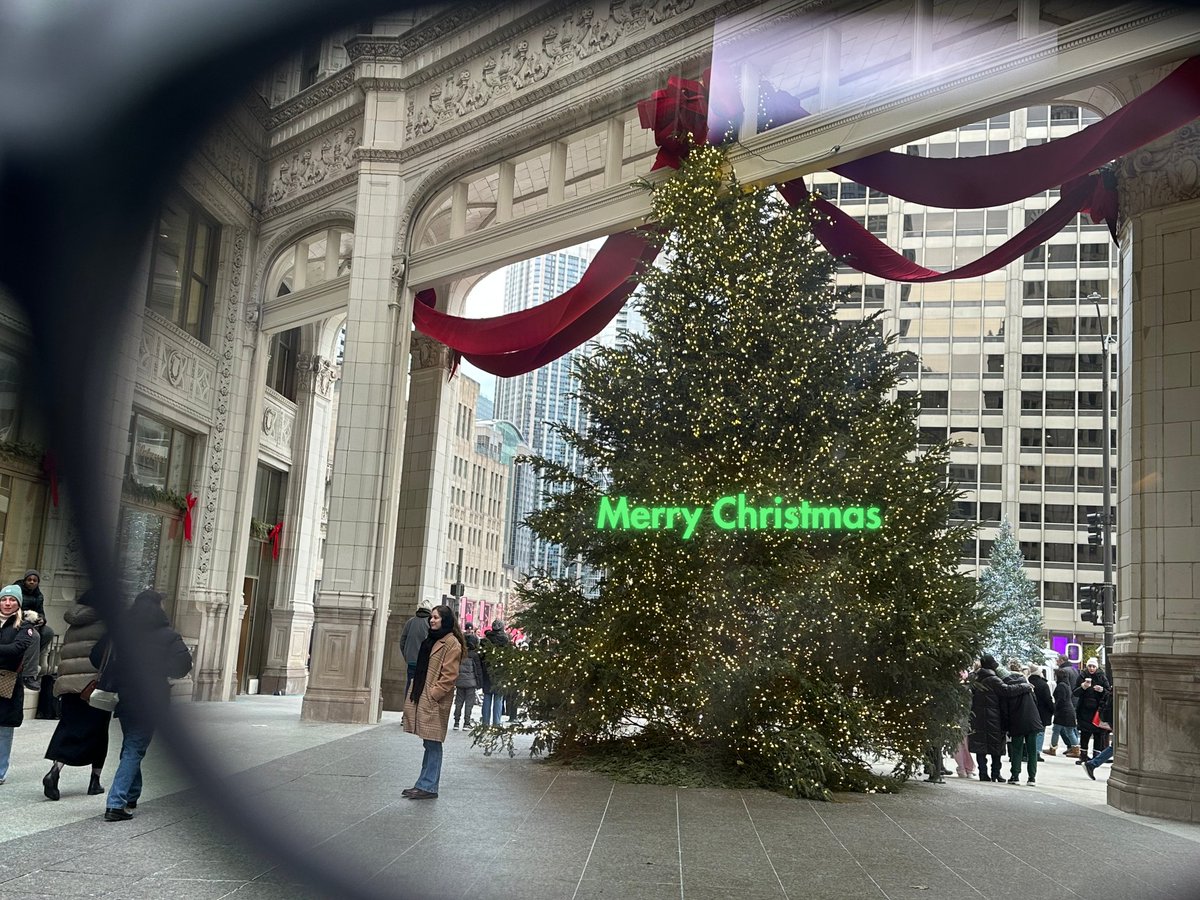 Merry Christmas 🎄
From all of us at Leion.
This holiday season, we’re grateful for every conversation made clearer,
every barrier made smaller.

🎁 See you at CES 2026 — where global communication meets the future.
👓 Leion Hey2 is ready to meet you.
📍 Las Vegas | Jan 6–9