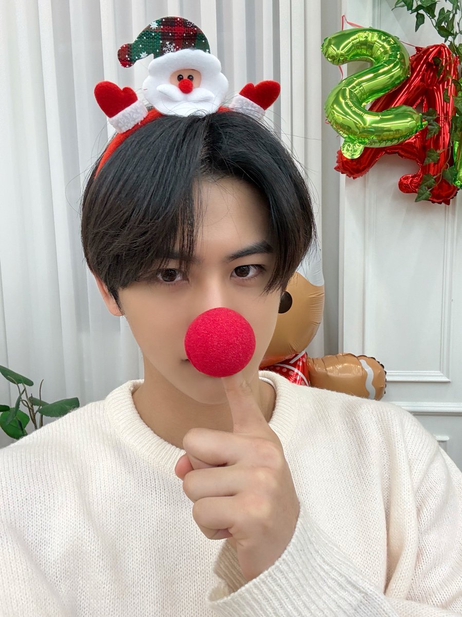 YOUNITE_twt's tweet image. 해피 메리 크리스마스🎅

#형석 #HYUNGSEOK