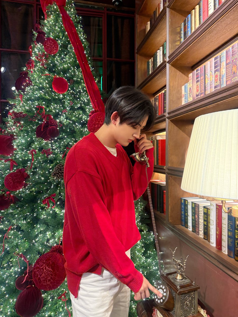 YOUNITE_twt's tweet image. 해피 메리 크리스마스🎅

#형석 #HYUNGSEOK