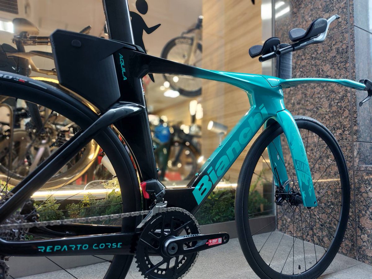 ビアンキ　カンパ仕様　トライアスロン BIANCHI】尖ったエアロ際立つTTバイク！ | 神戸で自転車をお探しなら