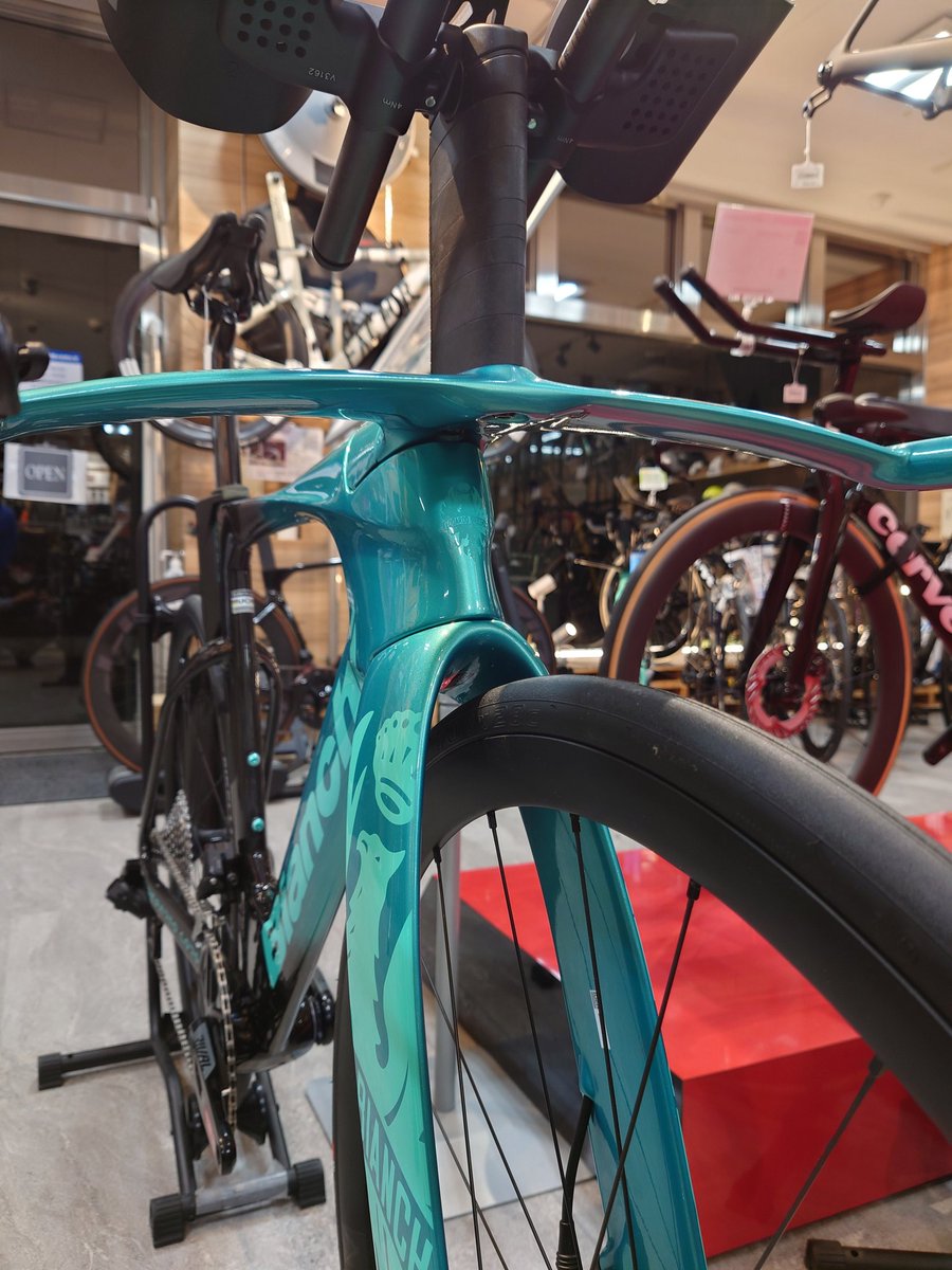 ビアンキ　カンパ仕様　トライアスロン BIANCHI】尖ったエアロ際立つTTバイク！ | 神戸で自転車をお探しなら
