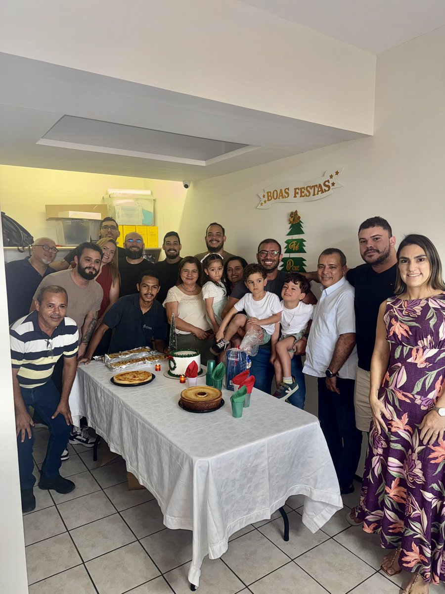 prgalba's tweet photo. Desejo a todos os meus estimados amigos e familiares um *NATAL de CRISTO, que celebre o REnascimento da ESPERANÇA, comemore a vida, se alegre com a saúde, a paz e a harmonia* em seus corações e lares. 

*Um FELIZ e ABENÇOADO NATAL meus queridos amigos e amigas!!!* https://t.co/KmmLExvJHF