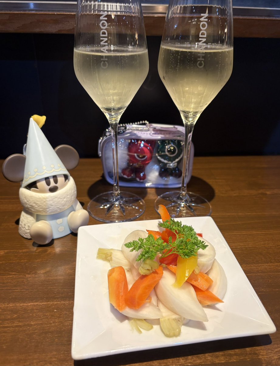 Emilynecochan's tweet photo. Merry☆Christmas🎄✨
Emily💕
今年は忙しくて
イブはよく行くご飯屋さんへ
和牛サーロインのタリアータはマスト!
バルサミコソースが最高に美味しい😋
限定メニューのタラバ蟹と菜の花パスタ🍝
スライスアーモンドのサクサク食感が相性抜群で1人一皿次は食べたいー😋
美味しかった満足です♡
#tocci https://t.co/EeKXrMriJd