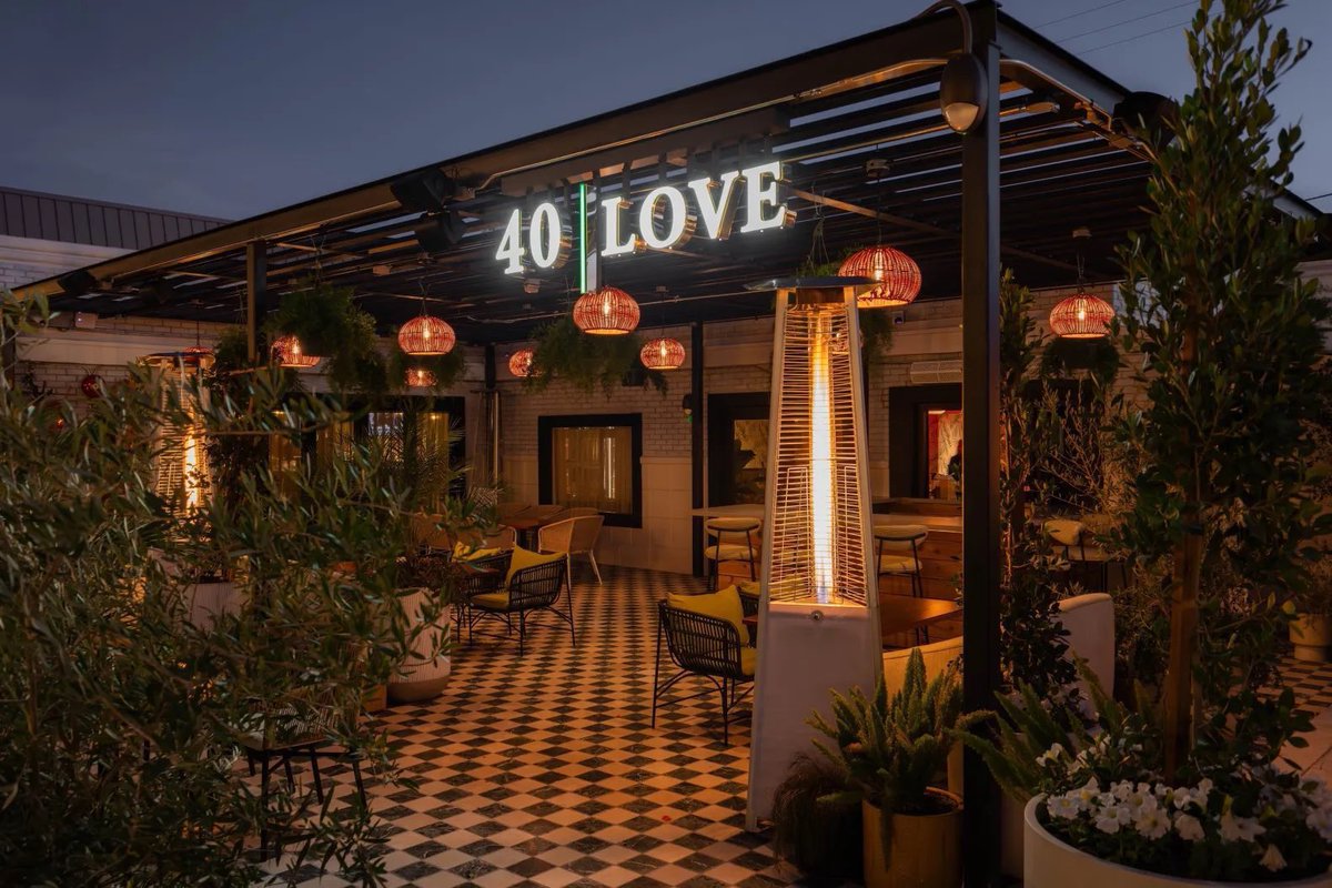 PopTingz's tweet image. Niall Horan is officially a restaurant owner.

The singer has opened “40 LOVE” in Old Town Scottsdale, Arizona. (Via Rolling Stone)