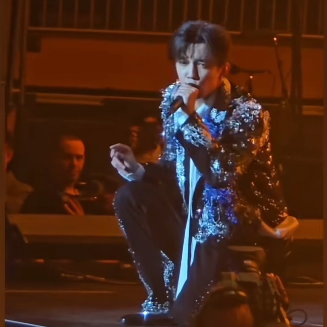 Stranger230922's tweet image. DIMASH BEAUTIFUL 
MOMENTS 

#Veryloveyou 

WHAT IS DIMASH TO YOU
La voz de Dimash se entrega por completo a la música. ¡Podrás escuchar esta mágica belleza sin parar!