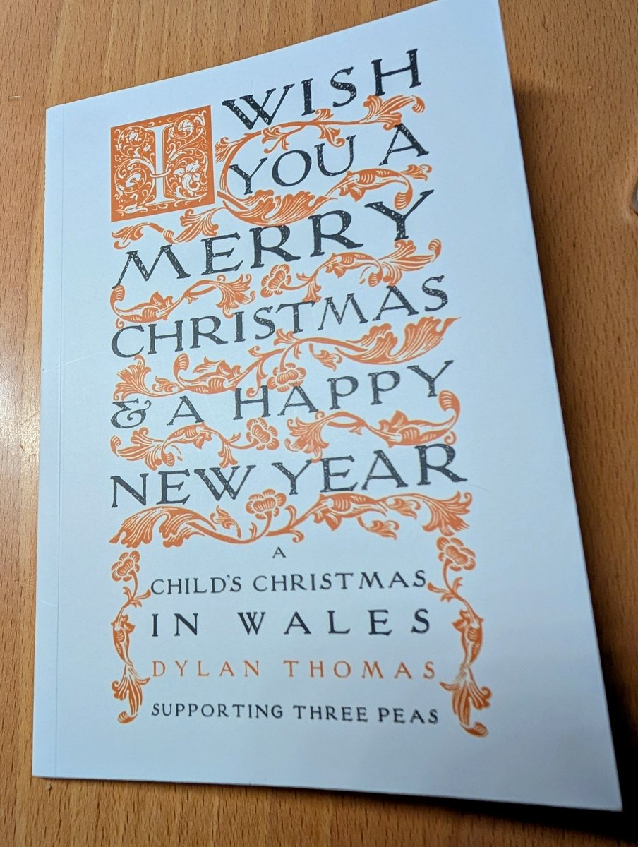annabookbel's tweet photo. Each year @renardpress produces a single short story to support charity #threepeas. Thank you to @kaggsy59 who sent me a copy. Perfect Christmas morning reading in bed before the hoohah! Merry Christmas everyone. https://t.co/DO3H0w8dqR
