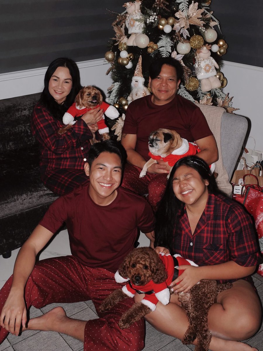 HrvMonika's tweet photo. Merry Christmas Darren &amp; family🎄 
@Espanto2001 
#Darren https://t.co/rX9TyeZks5