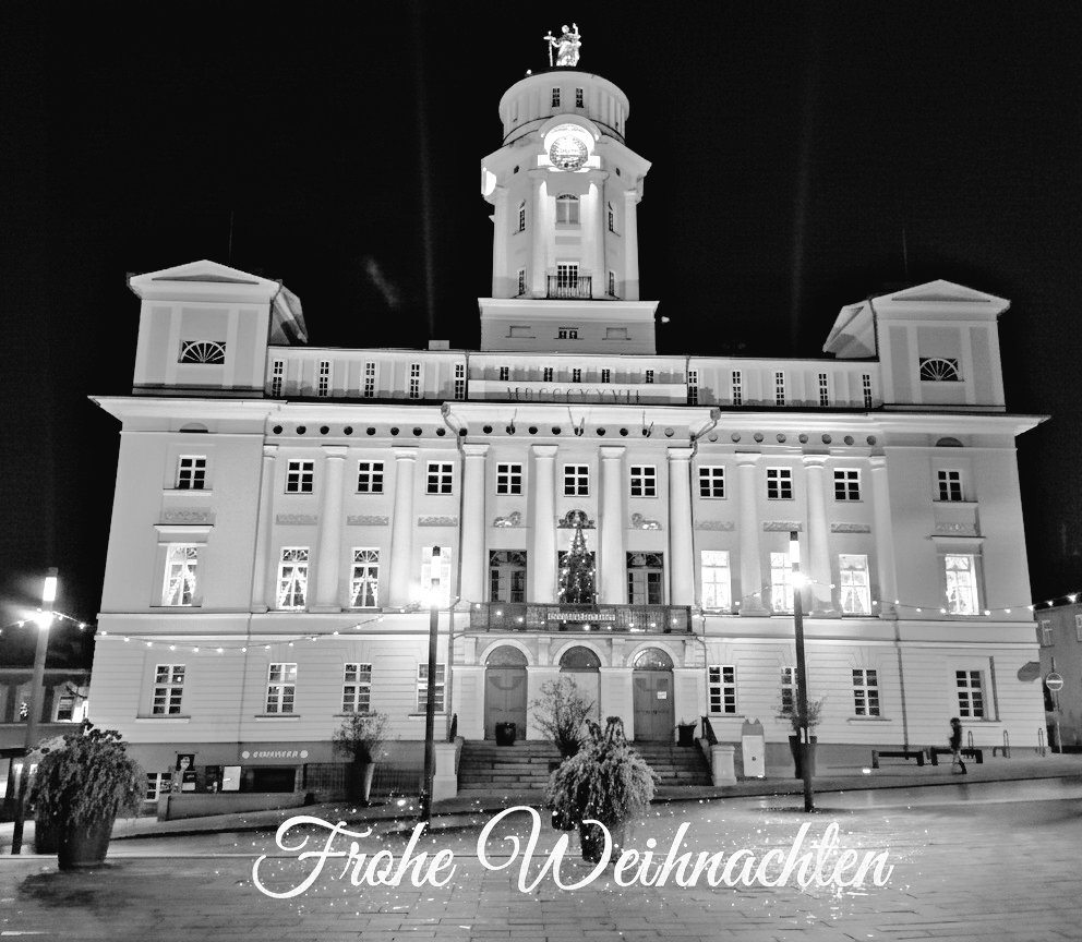 MarcelKrawetzke's tweet photo. Frohe Weihnachten. Liebe Grüße aus Zeulenroda #zeulenroda #mkdeluxephotography #Weihnachten https://t.co/UD1m7bhpNv
