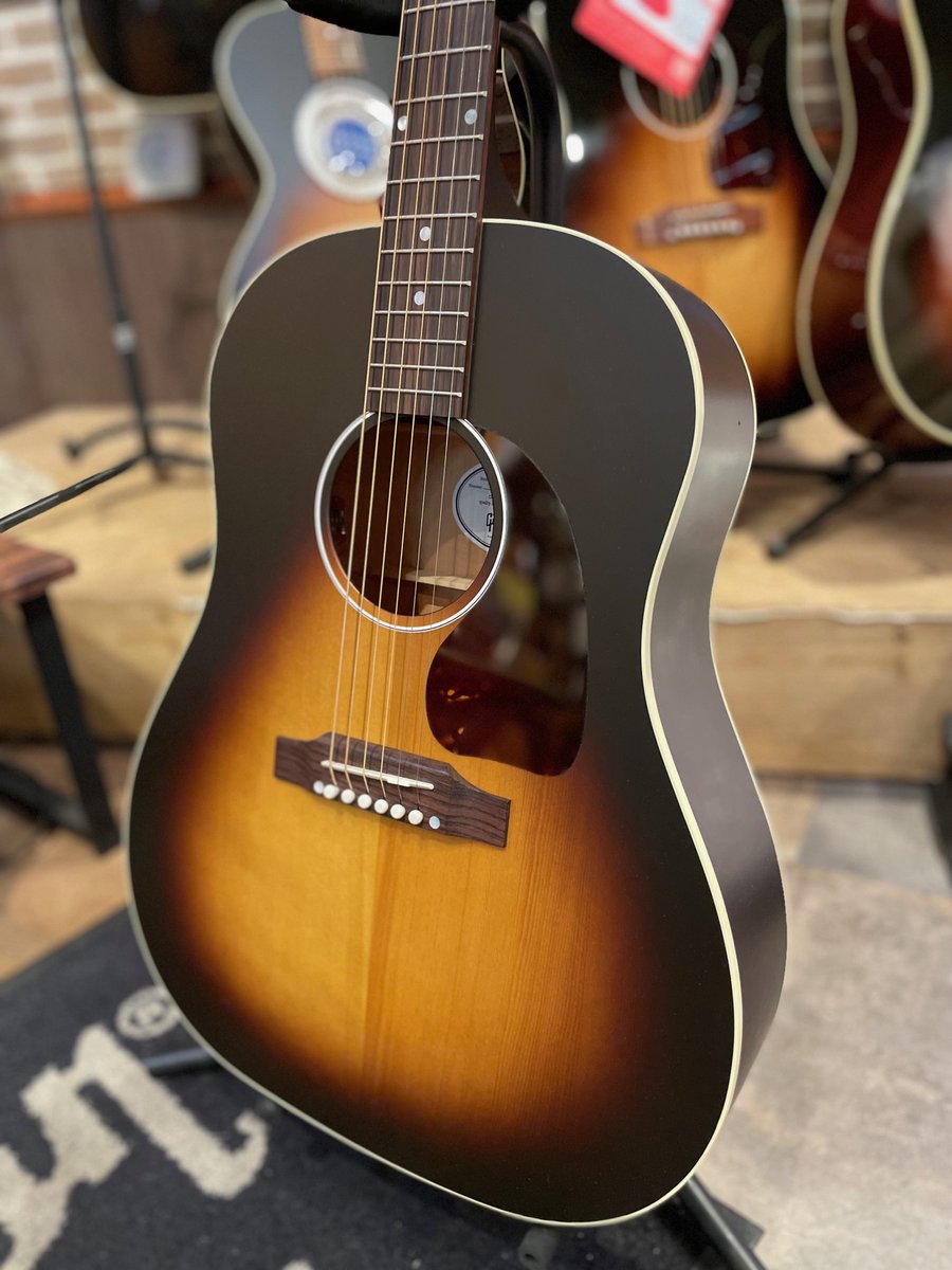 L-00に続き、こちらもサテンフィニッシュの #ギブソン J-45です！ 通常