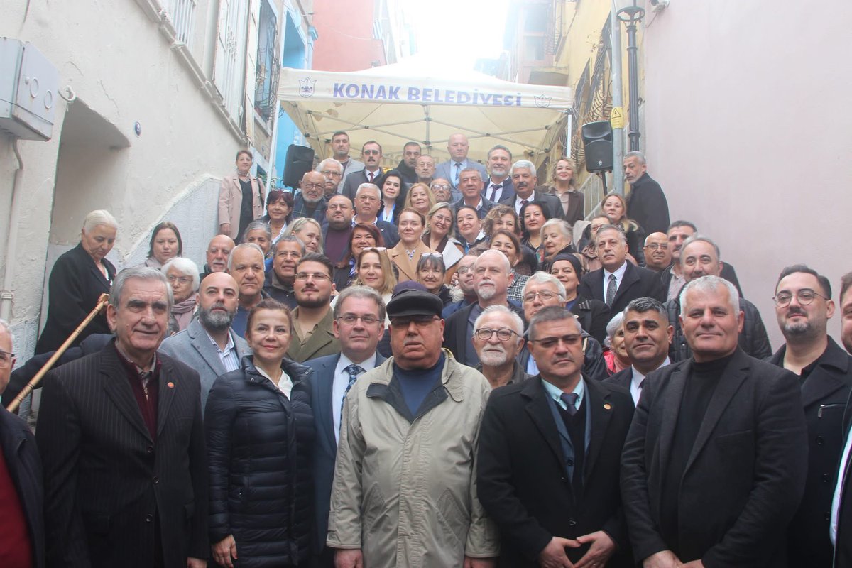 İsmet İnönü Anı Evi’nde, Cumhuriyetimizin ikinci Cumhurbaşkanı, Milli Şefimiz İsmet İnönü’yü saygı, minnet ve özlemle andık.
Cumhuriyetimizin en zorlu dönemlerinde gösterdiği dirayet, demokrasiye olan inancı ve halktan yana duruşu bugün de yolumuzu aydınlatmaya devam ediyor. Onun