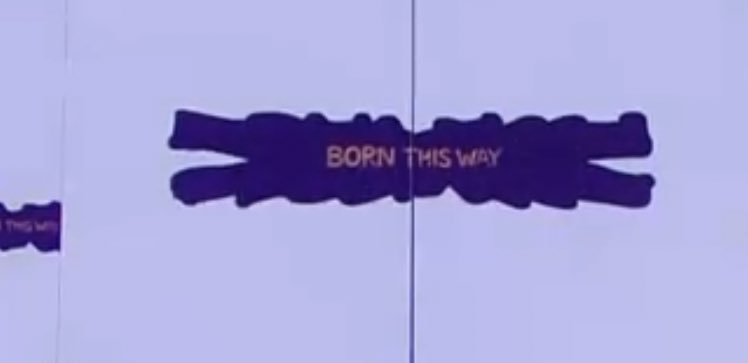 pupucutepretty's tweet photo. 크리스마스 기념으로  born this way 외치시고 드랙퀸 데려오는 기개좋다 예수 하늘에서보고있지? https://t.co/Nwt7EEH4YB