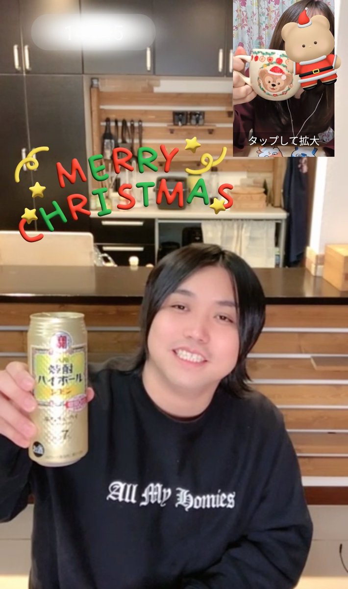 乾杯！ 家の中で1番クリスマスっぽいカップを引っ張り出して乾杯してもらい