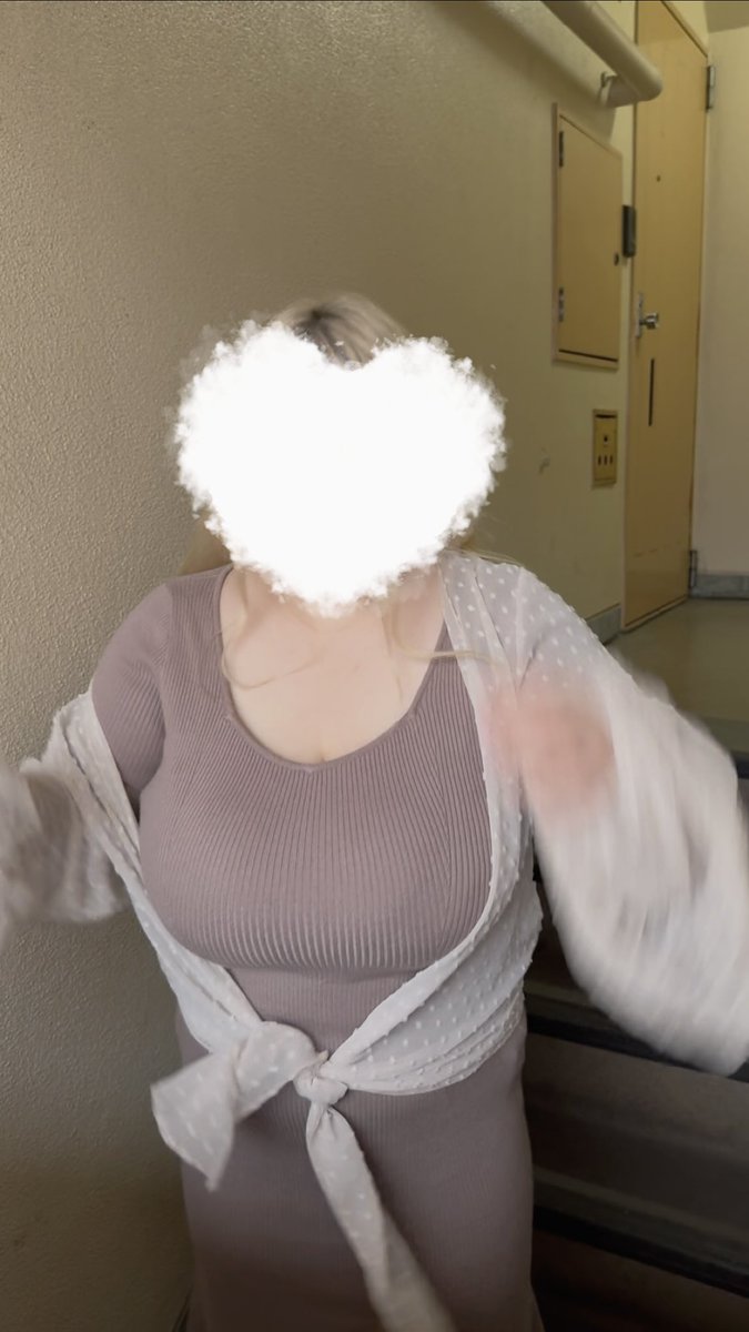 bbwchan1's tweet photo. 階段から落ちかけてるヲレ https://t.co/T9nPtHtOrd