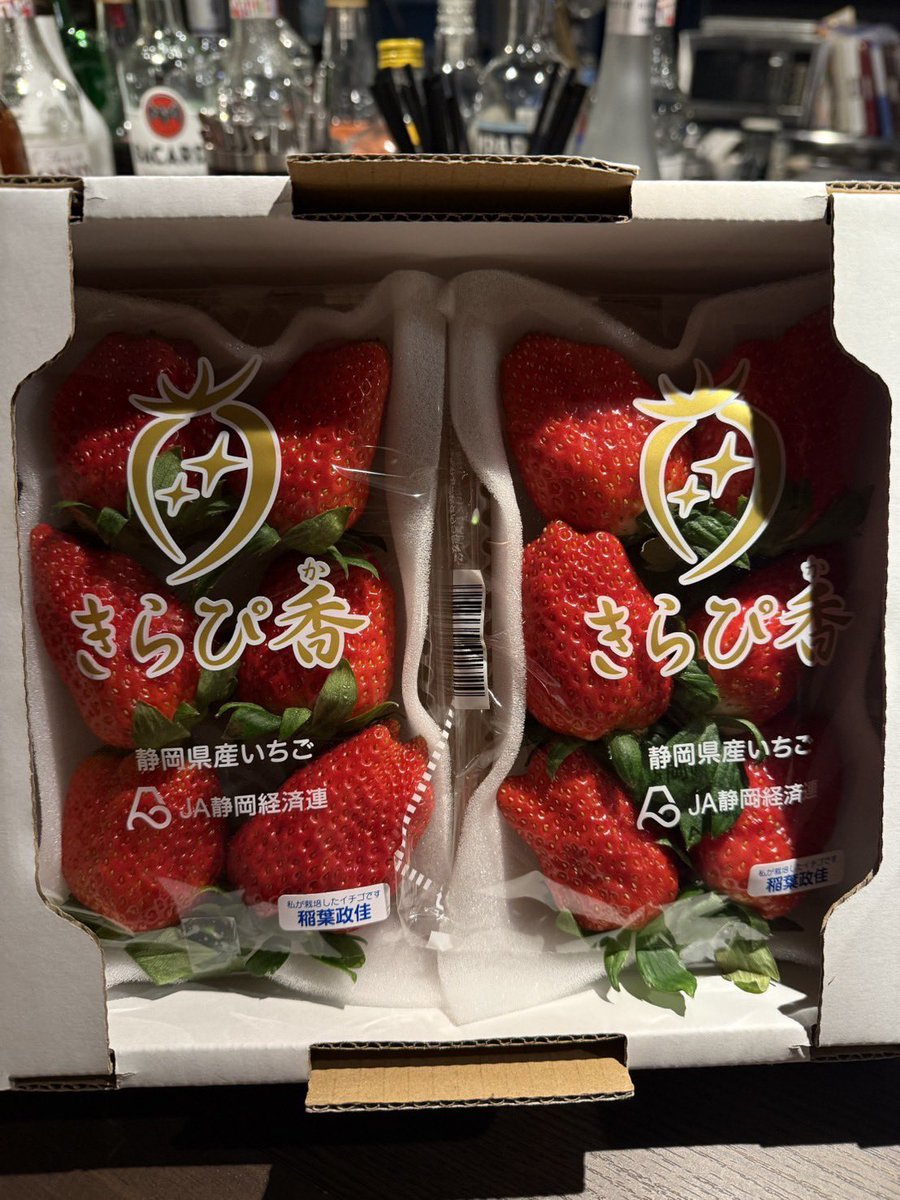 cafe_lucy's tweet photo. 今時期、限定の
おーーおきな
おおーーーきないちご🍓

パルプンティーノに...🫣

#すすきの 
#いちごパフェ
#シメパフェ
#すすきのバー https://t.co/ADUqgOw1FA