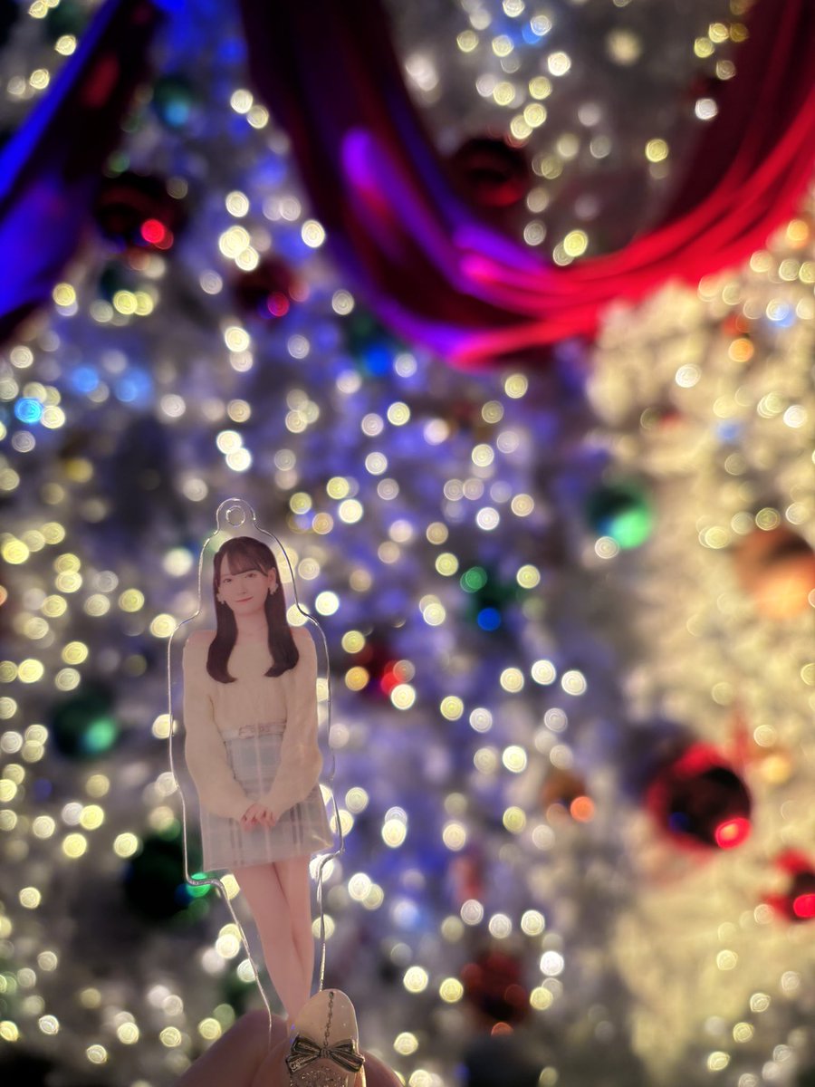 ひぃちゃんメリクリだよ〜🎄
ソラマチのクリスマスマーケットにおふしょるにっとアクスタ連れてった！🛍️
#鈴木瞳美