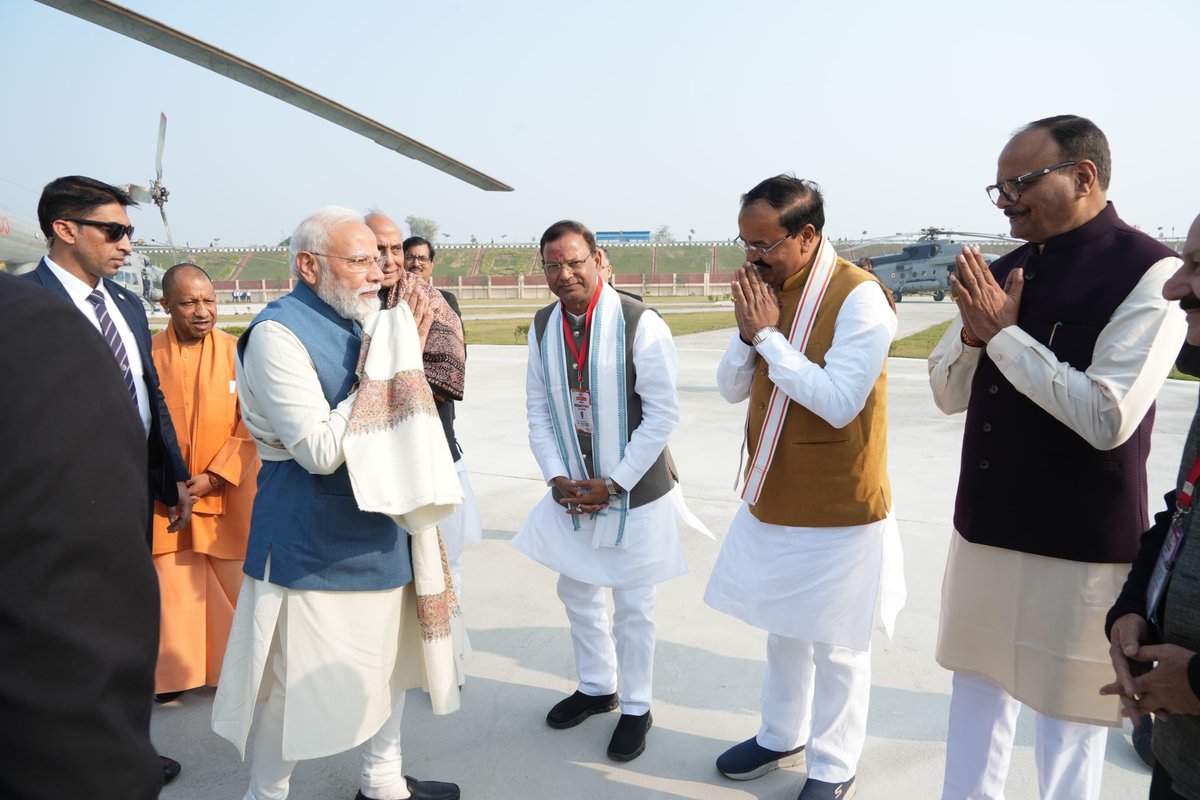 विश्व के लोकप्रिय नेता, भारत के समृद्ध वैभव को पुनर्स्थापित करने वाले, आत्मनिर्भर एवं विकसित भारत के ध्वजवाहक देश के यशस्वी प्रधानमंत्री आदरणीय श्री नरेंद्र मोदी जी का आज उत्तर प्रदेश की पावन धरा लखनऊ पर प्रदेशवासियों की ओर से हार्दिक स्वागत, वंदन एवं अभिनन्दन करते हुए।